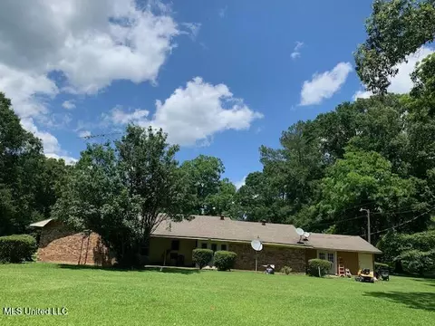 Exterior - 3 Jasper Dr, Natchez, MS 39120 photo 2 of 2