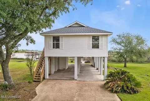 133 Pinecrest Dr, Pass Christian, MS 39571