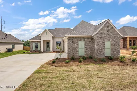 216 Azure Dr, Canton, MS 39046