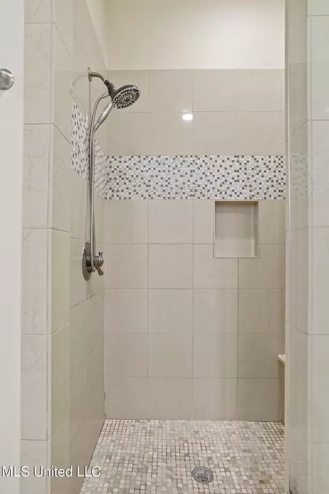 Bath - 116 Hampton Way, Madison, MS 39110 photo 6 of 8