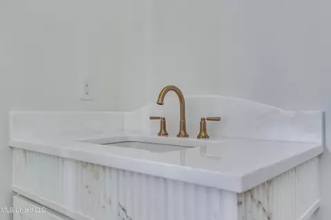 Bath - 119 Commonwealth Dr, Madison, MS 39110 photo 1 of 10
