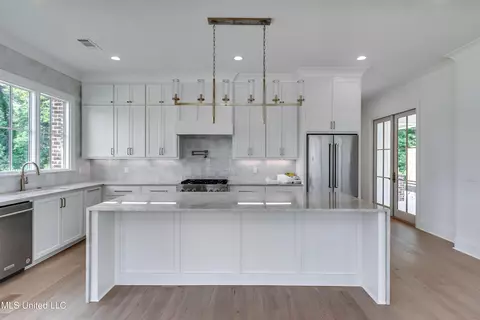 Kitchen - 119 Commonwealth Dr, Madison, MS 39110 photo 2 of 7