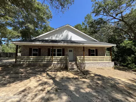 4901 Oakplace Dr, Vancleave, MS 39565