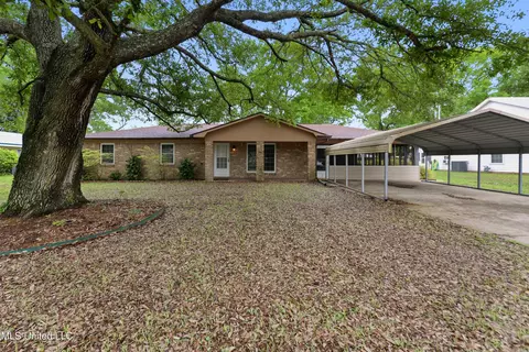 288 Holcomb Blvd, Ocean Springs, MS 39564