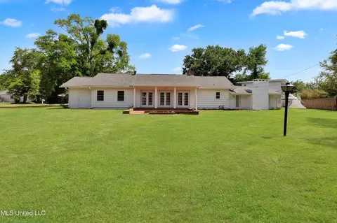 115 Wisteria Dr, Pass Christian, MS 39571