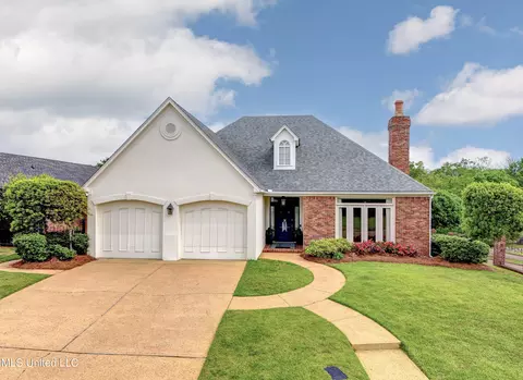 12 Autumn Hill Dr, Jackson, MS 39211