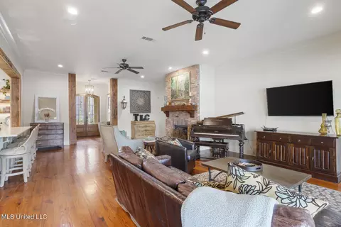 Living - 130 Northshore Pt, Madison, MS 39110 photo 5 of 6