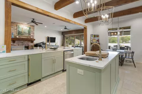 Kitchen - 130 Northshore Pt, Madison, MS 39110 photo 6 of 7
