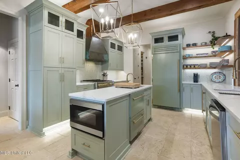 Kitchen - 130 Northshore Pt, Madison, MS 39110 photo 4 of 7