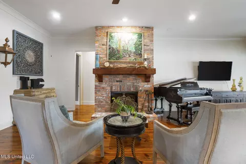 Living - 130 Northshore Pt, Madison, MS 39110 photo 4 of 6