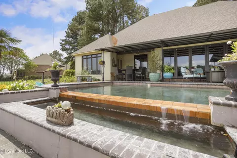 Exterior - 130 Northshore Pt, Madison, MS 39110 photo 9 of 11