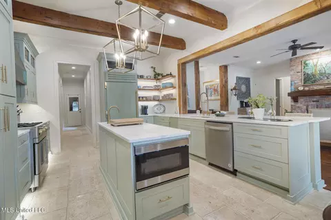 Kitchen - 130 Northshore Pt, Madison, MS 39110 photo 3 of 7