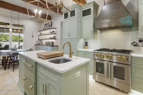 Kitchen - 130 Northshore Pt, Madison, MS 39110 photo 5 of 7