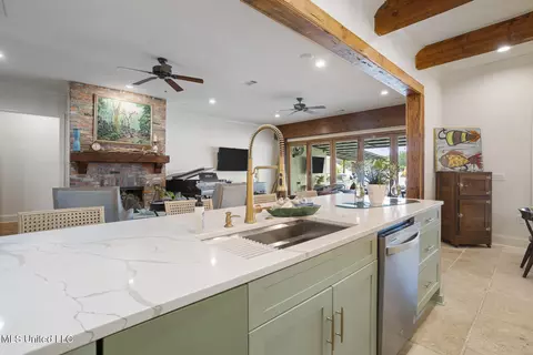 Kitchen - 130 Northshore Pt, Madison, MS 39110 photo 7 of 7