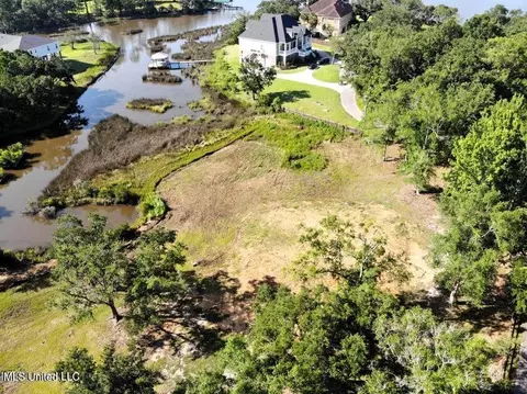W El Bonito Drive, Ocean Springs, MS 39564