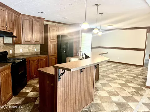 Kitchen - 6306 Tanner Williams Rd, Lucedale, MS 39452 photo 3 of 5