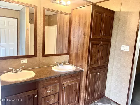 Bath - 6306 Tanner Williams Rd, Lucedale, MS 39452 photo 1 of 7
