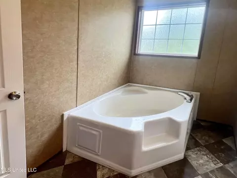 Bath - 6306 Tanner Williams Rd, Lucedale, MS 39452 photo 4 of 7