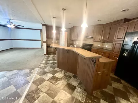 Kitchen - 6306 Tanner Williams Rd, Lucedale, MS 39452 photo 4 of 5