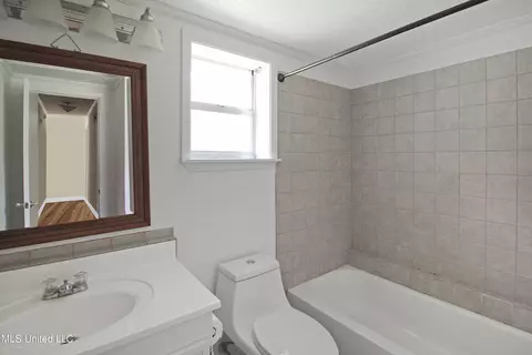 Bath - 54 Willowbrook Ln, Brandon, MS 39042 photo 3 of 3