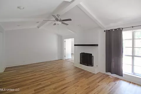 Living - 54 Willowbrook Ln, Brandon, MS 39042 photo 2 of 2