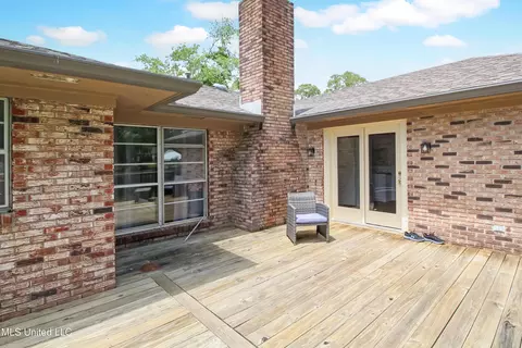 Exterior - 54 Willowbrook Ln, Brandon, MS 39042 photo 3 of 8