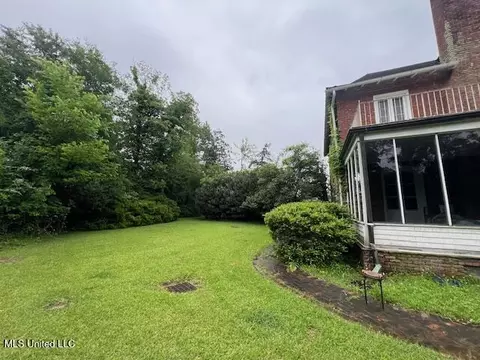Exterior - 112 Dana Rd, Natchez, MS 39120 photo 3 of 5