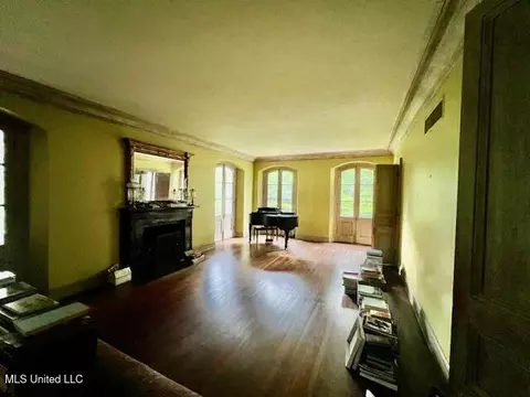 Living - 112 Dana Rd, Natchez, MS 39120 photo 1 of 2