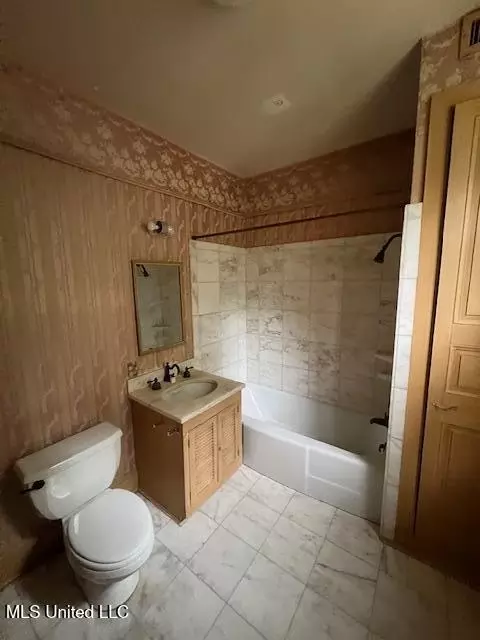 Bath - 112 Dana Rd, Natchez, MS 39120 photo 1 of 2