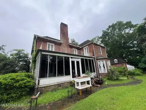 Exterior - 112 Dana Rd, Natchez, MS 39120 photo 2 of 5