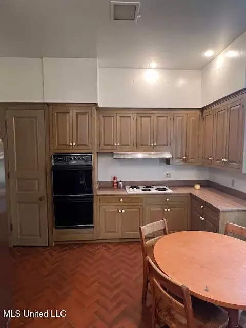 Kitchen - 112 Dana Rd, Natchez, MS 39120 photo 2 of 3