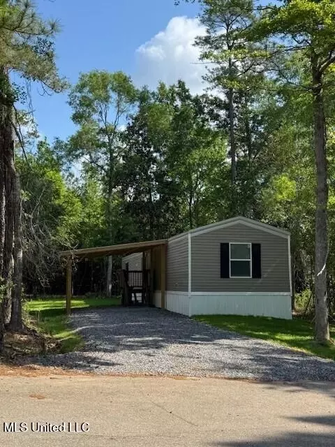 10714 Luawai Pl, Diamondhead, MS 39525