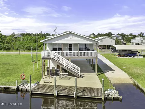 11026 Iowa St, Bay Saint Louis, MS 39520