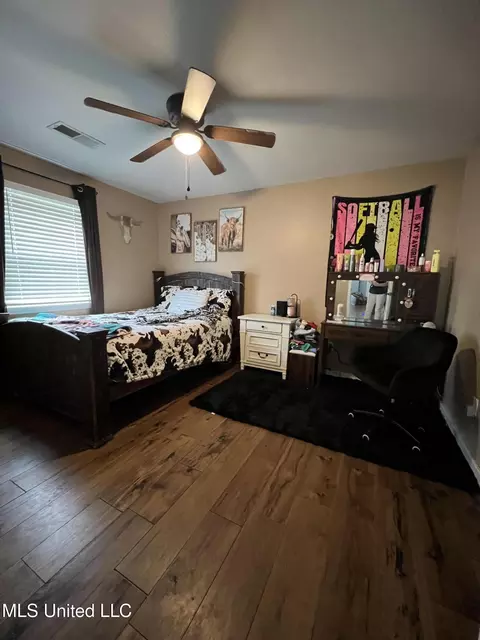 Bedroom - 2006 Franks Rd, Coldwater, MS 38618 photo 2 of 3