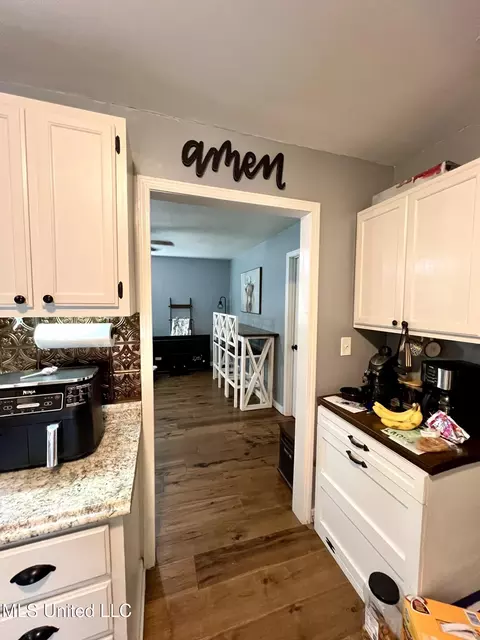 Kitchen - 2006 Franks Rd, Coldwater, MS 38618 photo 3 of 3