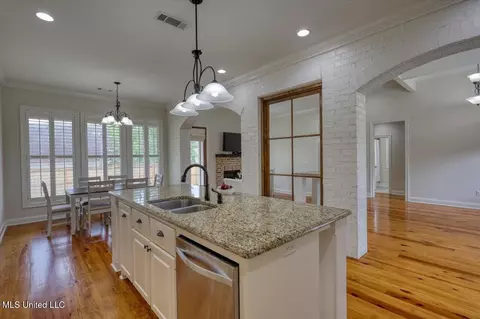 Kitchen - 106 Elizabeth Dr, Brandon, MS 39042 photo 3 of 3