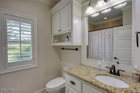 Bath - 106 Elizabeth Dr, Brandon, MS 39042 photo 3 of 3