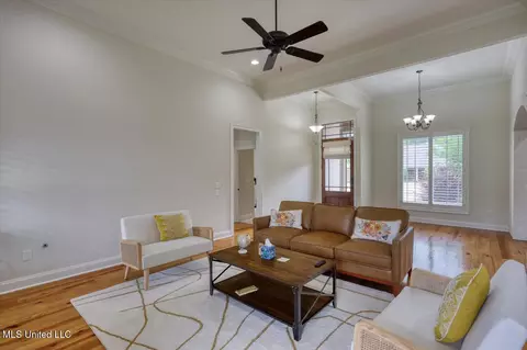 Living - 106 Elizabeth Dr, Brandon, MS 39042 photo 1 of 1