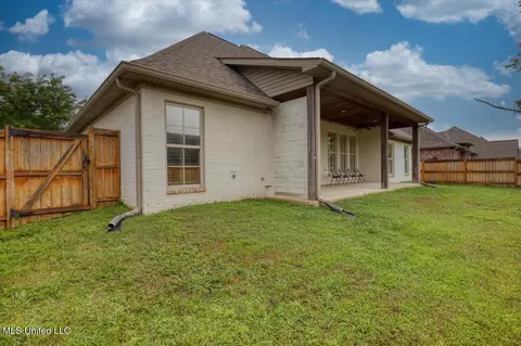 Exterior - 106 Elizabeth Dr, Brandon, MS 39042 photo 2 of 3