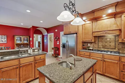 Kitchen - 875 Westerly Dr, Brandon, MS 39042 photo 4 of 6