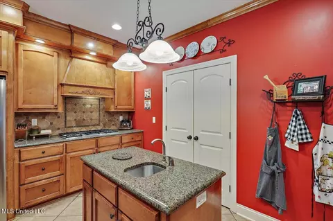 Kitchen - 875 Westerly Dr, Brandon, MS 39042 photo 5 of 6