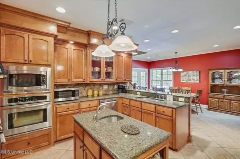Kitchen - 875 Westerly Dr, Brandon, MS 39042 photo 3 of 6