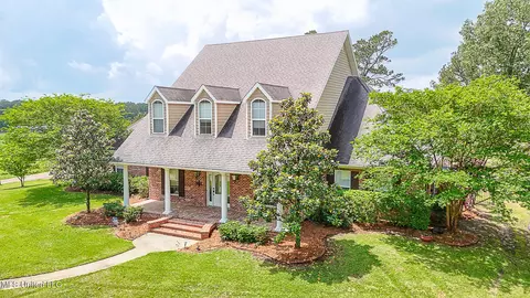 104 Duffey Dr, Florence, MS 39073