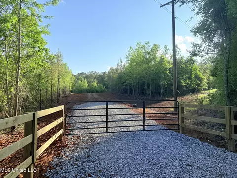 001 Old 16 Hwy, Canton, MS 39046