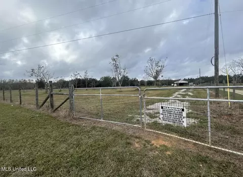 14510 Oak Haven Dr, Moss Point, MS 39562