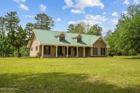 179 Lower Airport Rd, Lumberton, MS 39455