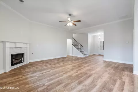 Living - 907 Collie Dr, Hernando, MS 38632 photo 2 of 3