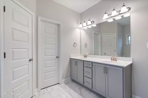 Entry Way - 907 Collie Dr, Hernando, MS 38632 photo 3 of 3