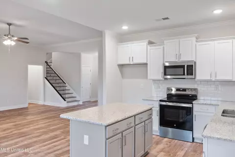 Entry Way - 907 Collie Dr, Hernando, MS 38632 photo 2 of 3