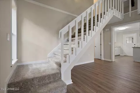 Entry Way - 214 Dublin Ct, Brandon, MS 39047 photo 3 of 4
